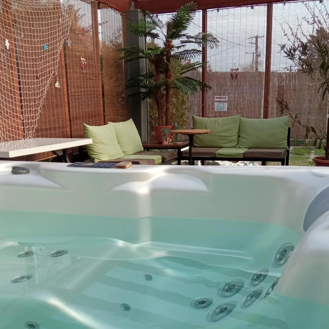 Green Corner Wellness Püspökladány Екстериор снимка