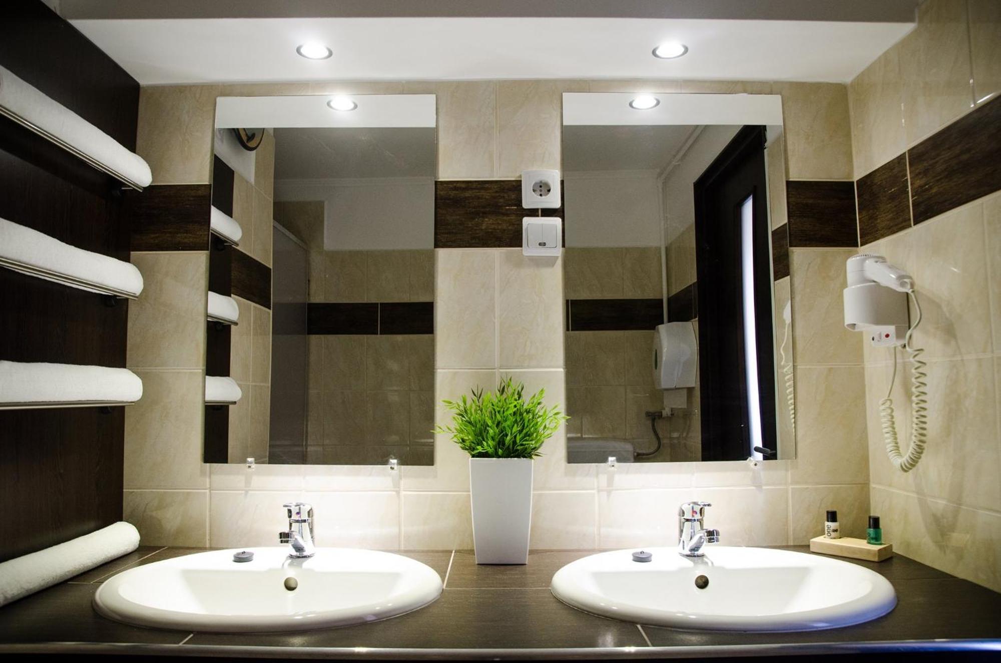 Green Corner Wellness Püspökladány Екстериор снимка