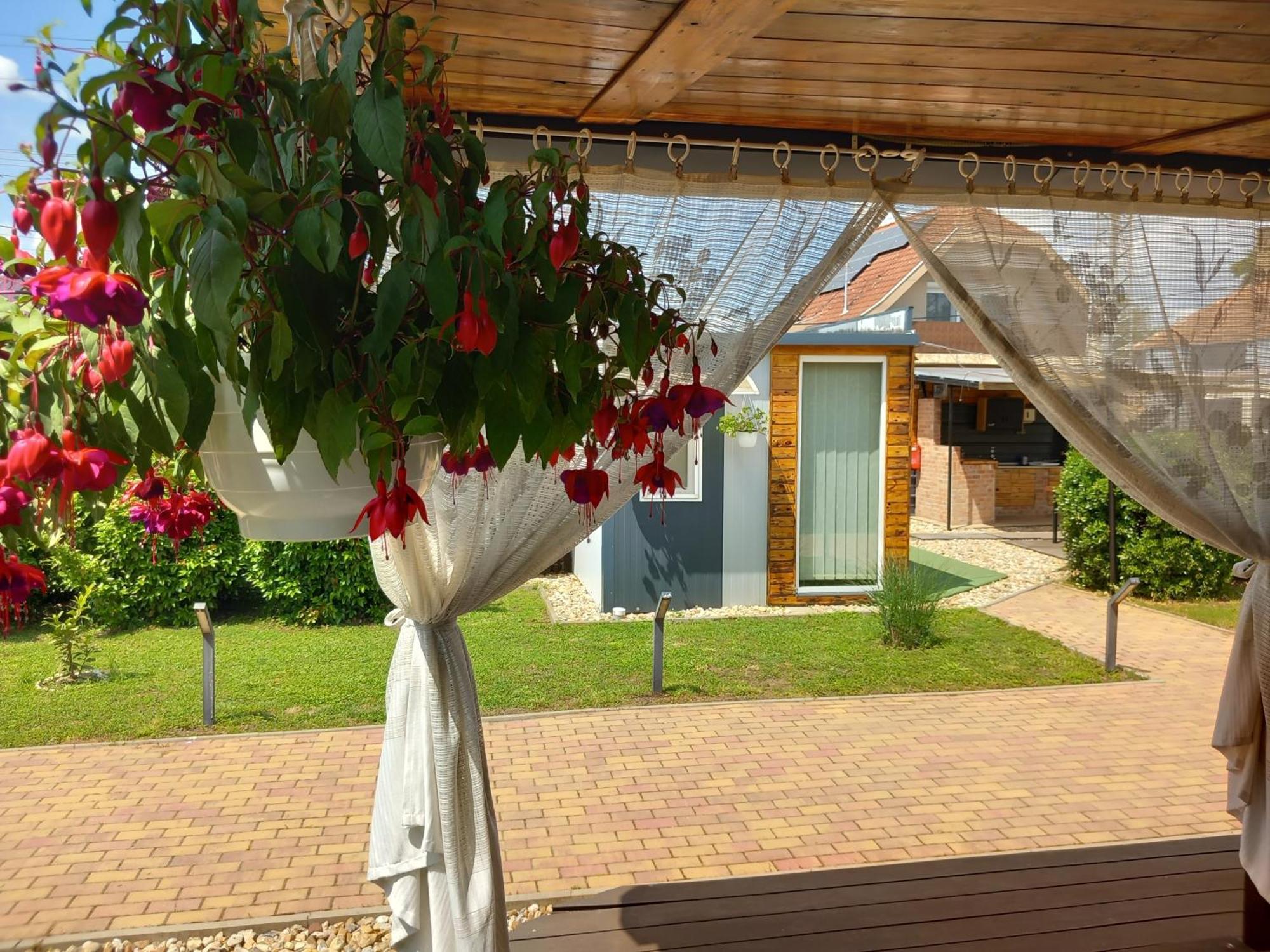 Green Corner Wellness Püspökladány Екстериор снимка